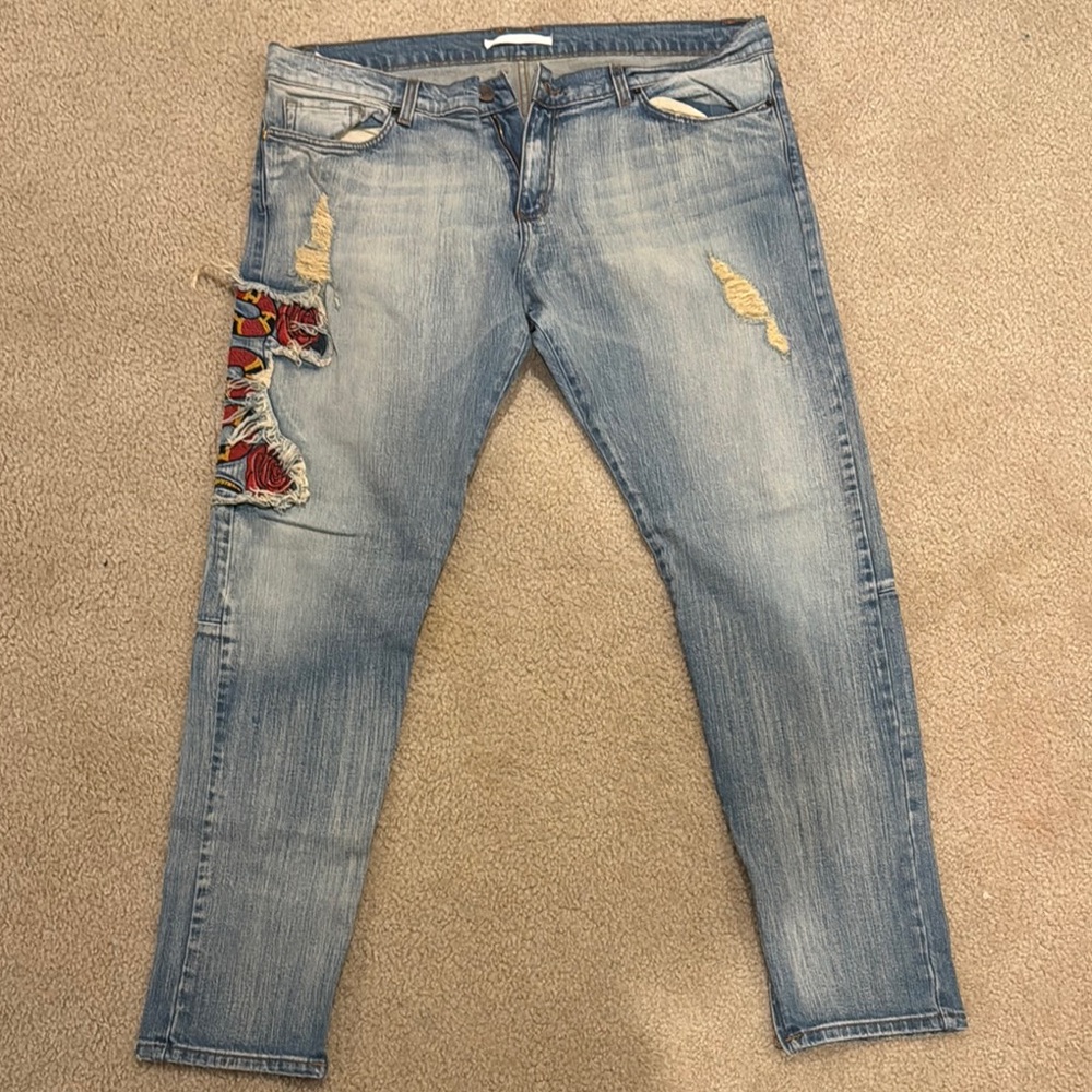 Distressed Light Blue Jeans with Embroidered Patch